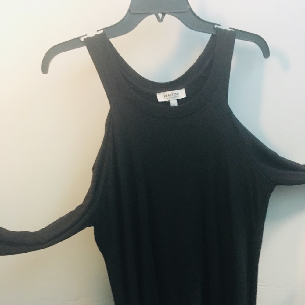 Shoulderless Top with LS